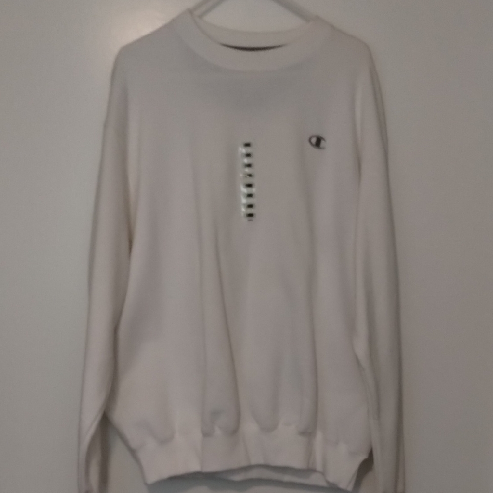 Champion White Crewneck Sweater with Classic Ribbed Design